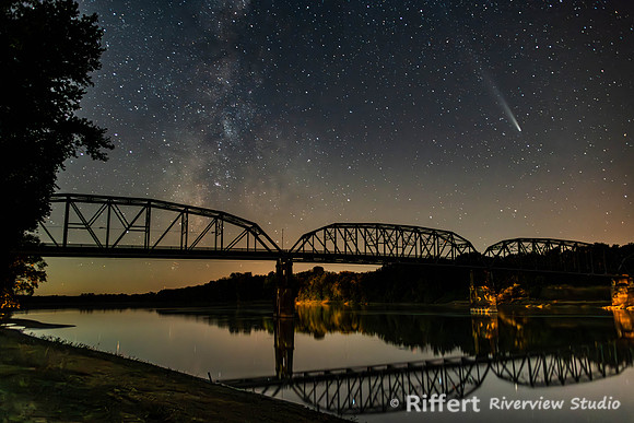Comet Tsuchinshan-Atlas And Milky Way