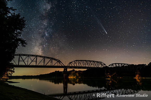 Comet Tsuchinshan-Atlas And Milky Way