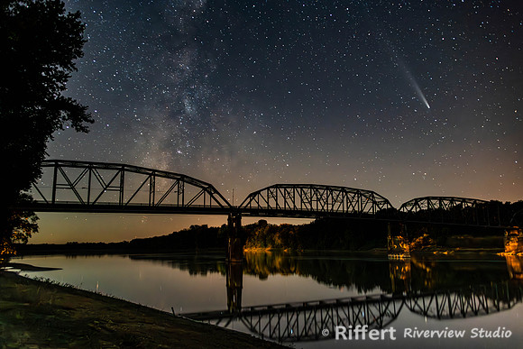 Comet Tsuchinshan-Atlas And Milky Way
